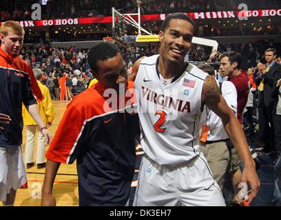 1. März 2011 (2) feiert - Charlottesville, Virginia, Vereinigte Staaten - Virginia Cavaliers Guard MUSTAPHA FARRAKHAN 69-58-Sieg über die North Carolina State Wolfpack in der John Paul Johns Arena.  (Kredit-Bild: © Andrew Shurtleff/ZUMAPRESS.com) Stockfoto