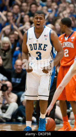 2. März 2011 - Durham, North Carolina, USA - Duke Blue Devils Guard Herzöge Spiel Tyler Thornton (3) begeistert. Herzog schlägt Clemson 70 59 am Cameron Indoor Stadium (Credit-Bild: © Mark Abbott/Southcreek Global/ZUMAPRESS.com) Stockfoto