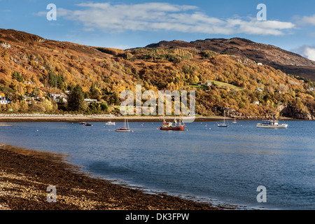 Boote und Loch Broom, Ullapool, Wester Ross, Highlands, Schottland Stockfoto