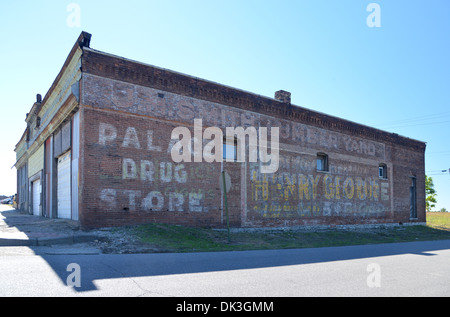 Route 66 - Altbau in Galena, Kansas mit Vintage Werbung an die Wand gemalt Stockfoto