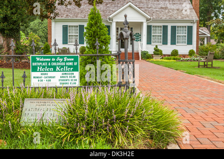 Schilder am Eingang zu Ivy Green, der Geburtsort und Kindheit Zuhause von Helen Keller in Tuscumbia, Alabama Stockfoto