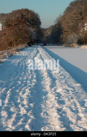 Schnee auf der Shropshire Union Canal, Market Drayton, Shropshire, England Stockfoto