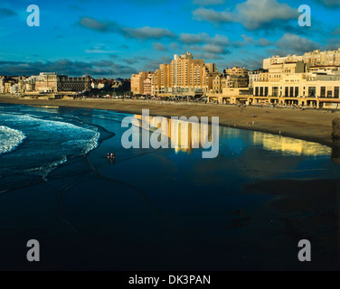 Blick auf La Grande Plage, größten Strand in Biarritz, Frankreich Stockfoto