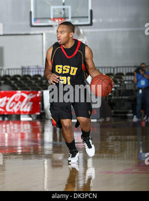 10. März 2011 - Garland, Texas, Vereinigte Staaten von Amerika - Grambling State Tiger schützen Rupert Rose (21) in Aktion während der SWAC Turnierspiel zwischen der Grambling State Tigers und den Mississippi Valley State Delta Devils im Special Events Center in Garland, Texas. Grambling State führt Mississippi Valley32 bis 30 zur Halbzeit. (Kredit-Bild: © Dan Wozniak/Southcreek Global Stockfoto