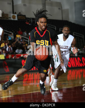 10. März 2011 - Garland, Texas, Vereinigte Staaten von Amerika - Grambling State Tiger schützen Derron Hobbs (0) in Aktion während der SWAC Turnierspiel zwischen der Grambling State Tigers und den Mississippi Valley State Delta Devils im Special Events Center in Garland, Texas. Grambling State führt Mississippi Valley32 bis 30 zur Halbzeit. (Kredit-Bild: © Dan Wozniak/Southcreek Global Stockfoto