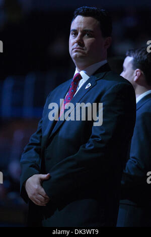 12. März 2011 - Los Angeles, Kalifornien, USA - Arizona Wildcats head Coach Sean Miller bei der NCAA Pacific Life Pac-10 Turnier-Basketball-Meisterschaft-Spiel zwischen den Arizona Wildcats und der Washington Huskies im Staples Center. (Kredit-Bild: © Brandon Parry/Southcreek Global/ZUMAPRESS.com) Stockfoto