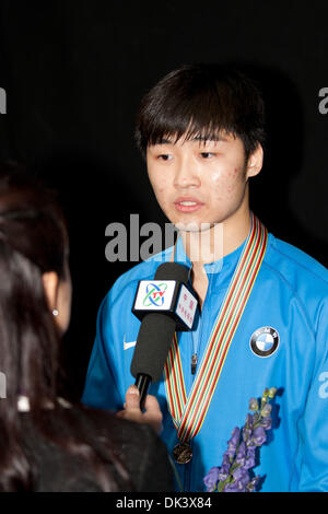 12. März 2011 - Sheffield, Großbritannien - Simon Cho fromÃŠUnited Staaten von Amerika im Gespräch mit Medien nach Männer 500 m Awards Zeremonie am Isu Short Track Speedskating Weltmeisterschaften. (Kredit-Bild: © Marcello Farina/Southcreek Global/ZUMAPRESS.com) Stockfoto