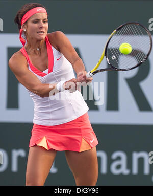 13. März 2011 - Indian Wells, Kalifornien, USA - Julia Goerges (GER) in Aktion in der Frauen dritten Vorrundenspiel der BNP Paribas Open 2011 auf der Indian Wells Tennis Garden in Indian Wells, Kalifornien statt. Goerges Verlust mit einer Punktzahl von 6-2, 6-4. (Kredit-Bild: © Gerry Maceda/Southcreek Global/ZUMAPRESS.com) Stockfoto