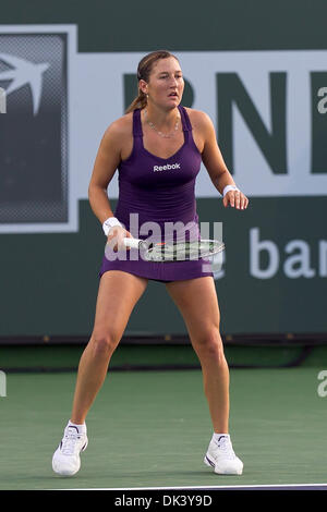 13. März 2011 - Indian Wells, Kalifornien, USA - Shahar Peer (ISR) in Aktion in der Frauen dritten Vorrundenspiel der BNP Paribas Open 2011 auf der Indian Wells Tennis Garden in Indian Wells, Kalifornien statt. Peer gewann mit einem Score von 2-6, 6-3, 7-5. (Kredit-Bild: © Gerry Maceda/Southcreek Global/ZUMAPRESS.com) Stockfoto