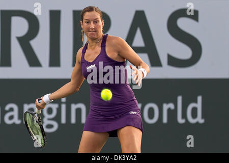 13. März 2011 - Indian Wells, Kalifornien, USA - Shahar Peer (ISR) in Aktion in der Frauen dritten Vorrundenspiel der BNP Paribas Open 2011 auf der Indian Wells Tennis Garden in Indian Wells, Kalifornien statt. Peer gewann mit einem Score von 2-6, 6-3, 7-5. (Kredit-Bild: © Gerry Maceda/Southcreek Global/ZUMAPRESS.com) Stockfoto