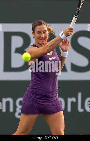 13. März 2011 - Indian Wells, Kalifornien, USA - Shahar Peer (ISR) in Aktion in der Frauen dritten Vorrundenspiel der BNP Paribas Open 2011 auf der Indian Wells Tennis Garden in Indian Wells, Kalifornien statt. Peer gewann mit einem Score von 2-6, 6-3, 7-5. (Kredit-Bild: © Gerry Maceda/Southcreek Global/ZUMAPRESS.com) Stockfoto