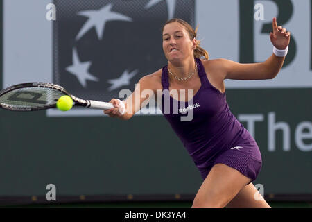 13. März 2011 - Indian Wells, Kalifornien, USA - Shahar Peer (ISR) in Aktion in der Frauen dritten Vorrundenspiel der BNP Paribas Open 2011 auf der Indian Wells Tennis Garden in Indian Wells, Kalifornien statt. Peer gewann mit einem Score von 2-6, 6-3, 7-5. (Kredit-Bild: © Gerry Maceda/Southcreek Global/ZUMAPRESS.com) Stockfoto