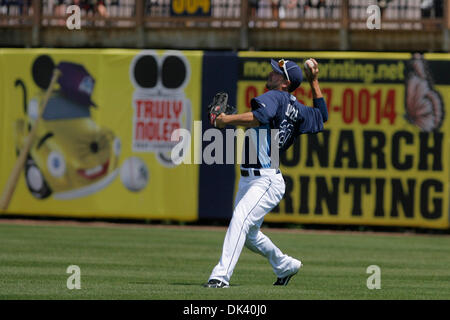 15. März 2011 - Port Charlotte, FL, USA - OT 334860 FOUN RAYS 10. EDMUND D. BRUNNEN | Zeiten. (14.03.2011 Port Charlotte) Tampa Bay Rays Outfielder Matt Joyce wirft im dritten Inning. Die Tampa Bay Rays schlagen die Florida Marlins 11-2 am 14. März 2011 in Port Charlotte. [EDMUND D. Brunnen, mal] (Kredit-Bild: © St. Petersburg Times/ZUMAPRESS.com) Stockfoto