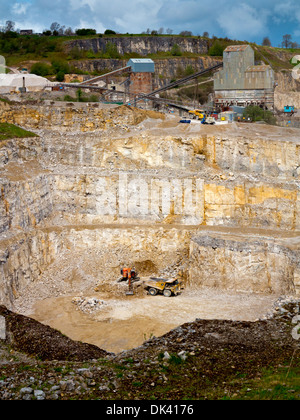 Dene Steinbruch Cromford Derbyshire England UK betrieben von Asphalt, Schotter-Aggregate für Roadstone und Beton zu produzieren Stockfoto