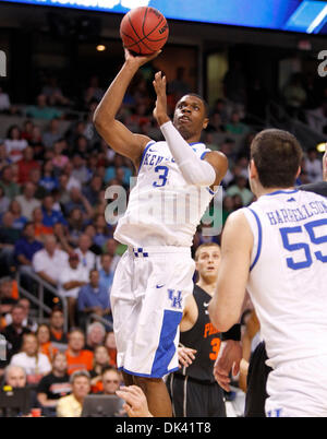 17. März 2011 - Tampa, FL, USA - Kentucky Wildcats vorwärts Terrence Jones (3) in zwei seiner 10 Punkte als Kentucky setzen besiegt Princeton 59-57 in der zweiten Runde des NCAA Tournament auf Donnerstag, 17. März 2011 in Tampa, Florida.  Foto: Mark Cornelison | Personal. (Kredit-Bild: © Lexington Herald-Leader/ZUMAPRESS.com) Stockfoto