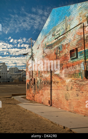 Borax Chemiefabrik und Geschichte Wandbild auf Gebäude in Trona, Kalifornien Stockfoto