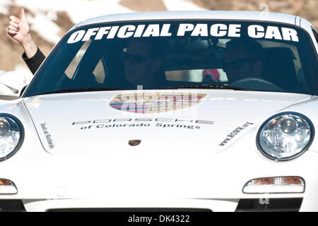 Colorado Springs, Colorado, USA. 26. Juni 2011. 30. November 2013: Schauspieler Paul Walker fährt den Porsche Pace-Car bis Pikes Peak während 2011 Pikes Peak International Hill climb in Colorado Springs, Colorado. © Csm/Alamy Live-Nachrichten Stockfoto