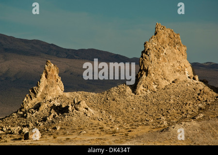 Tuffstein Felsformationen an Trona Pinnacles, California Stockfoto