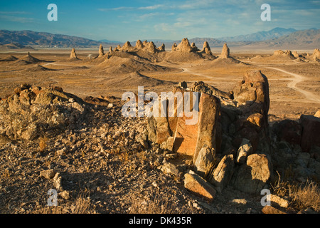 Tuffstein Felsformationen an Trona Pinnacles, California Stockfoto