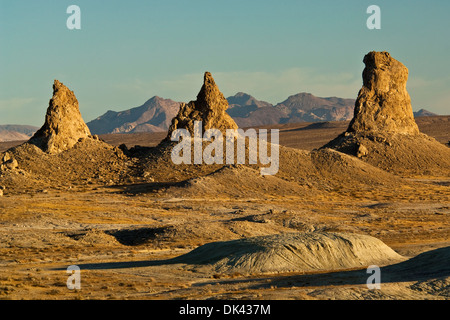 Tuffstein Felsformationen an Trona Pinnacles, California Stockfoto