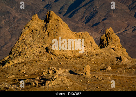 Tuffstein Felsformationen an Trona Pinnacles, California Stockfoto