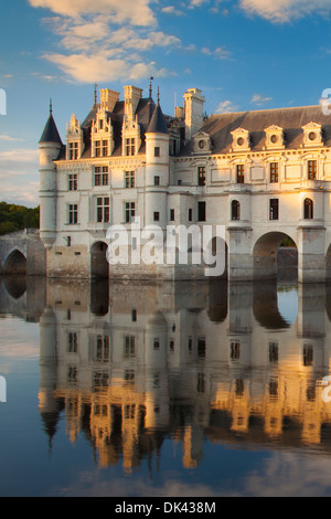 Abendsonne auf Chateau de Chenonceau und Fluss Cher, Indre-et-Loire, Frankreich Stockfoto