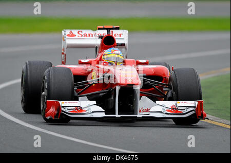 25. März 2011 - Melbourne, Victoria, Australien - Fernando Alonso (Spanien) die Scuderia Ferrari Marlboro Auto (5) während der Praxis-Sitzung eines der 2011 Formel 1 Australian Grand Prix auf dem Albert Park Circuit in Melbourne, Australien. (Kredit-Bild: © Sydney Low/Southcreek Global/ZUMAPRESS.com) Stockfoto