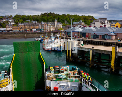 Blick vom Caledonian MacBrayne Auto Fähre verlassen Oban-Hafen in Argyll und Bute Scotland UK Überschrift für den Inneren Hebriden Stockfoto