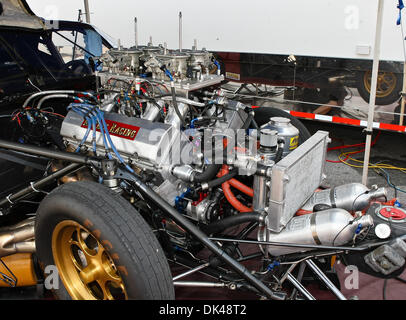 26. März 2011 Motoren - Baytown, Texas, Vereinigte Staaten von Amerika - 825 Kubikzoll Berg mit Lachgas-Einspritzung macht einige der Autos auf der ADRL Auto sicher Dragpalooza VII Drag-Rennen auf dem königlichen Purpur Raceway in Baytown, Texas. (Kredit-Bild: © Dan Wozniak/Southcreek Global/ZUMAPRESS.com) Stockfoto