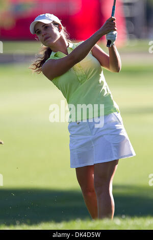 1. April 2011 - Rancho Mirage, Kalifornien, USA - statt LPGA Tour-Spieler Beatriz Recari von Spanien in Aktion während der zweiten Runde der Kraft Nabisco Championship im Mission Hills Country Club in Rancho Mirage, Kalifornien. (Kredit-Bild: © Gerry Maceda/Southcreek Global/ZUMAPRESS.com) Stockfoto