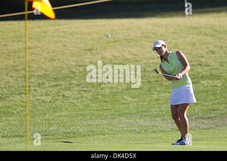 1. April 2011 - Rancho Mirage, Kalifornien, USA - statt LPGA Tour-Spieler Beatriz Recari von Spanien in Aktion während der zweiten Runde der Kraft Nabisco Championship im Mission Hills Country Club in Rancho Mirage, Kalifornien. (Kredit-Bild: © Gerry Maceda/Southcreek Global/ZUMAPRESS.com) Stockfoto