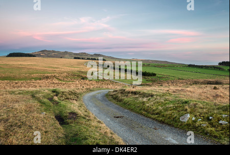 Blick von Bodmin Moor in der Dämmerung, gegen Brown Willy, dem höchsten Punkt in Cornwall Stockfoto