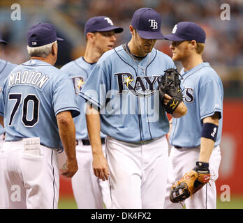 3. April 2011 - St. Petersburg, FL, USA - JAMES BORCHUCK |   Times.SP 335878 BORC rays (03.04.11) (St. Petersburg, FL) Wade Davis kommt in der siebten während der Strahlen-Spiel gegen die Baltimore Orioles im Tropicana Field Sonntag, 3. April 2011.   [JAMES BORCHUCK Mal] (Kredit-Bild: © St. Petersburg Times/ZUMAPRESS.com) Stockfoto