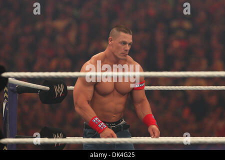 3. April 2011 - Atlanta, Georgia, USA - JOHN CENA bereitet sein Match gegen The Miz bei Wrestlemania.  (Kredit-Bild: © Matt Roberts/ZUMAPRESS.com) Stockfoto