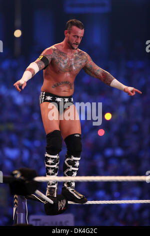 3. April 2011 - will Atlanta, Georgia, USA - CM PUNK das oberste Seil bei Wrestlemania. (Kredit-Bild: © Matt Roberts/ZUMAPRESS.com) Stockfoto