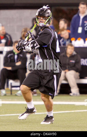 3. April 2011 - East Rutherford, New Jersey, USA - Duke Blue Devils Angreifer Zach Howell (21) in Lacrosse-Aktion gegen die Syracuse Orange während der Konica Minolta Big City Classic in The New Meadowlands Stadium in East Rutherford, NJ. Syrakus besiegt Herzog 13-11. (Kredit-Bild: © Debby Wong/Southcreek Global/ZUMAPRESS.com) Stockfoto