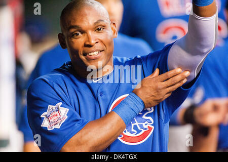 13. April 2011 - Houston, Texas, USA - Chicago Cubs Outfielder Marlon Byrd (24) wurde alle Lächeln gegen die Astros. Chicago Cubs schlug die Houston Astros 9 - 5 im Minute Maid Park in Houston Texas. (Kredit-Bild: © Juan DeLeon/Southcreek Global/ZUMAPRESS.com) Stockfoto