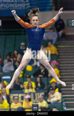 15. April 2011 - Cleveland, Ohio, USA - konkurriert Allison Buckley von Illinois auf dem Schwebebalken während das Halbfinale 2011 National Collegiate WomenÃ•s Gymnastik-Meisterschaften am Wolstein Center in Cleveland, Ohio. (Kredit-Bild: © Frank Jansky/Southcreek Global/ZUMAPRESS.com) Stockfoto