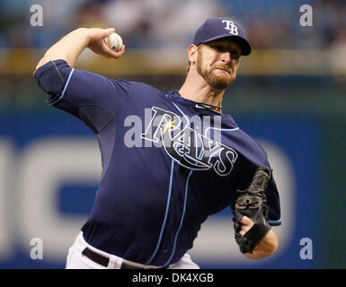 16. April 2011 - St. Petersburg, FL, USA - SP 335893 FOUN RAYS 2.EDMUND D. Brunnen | Zeiten. (16.04.2011 Tampa) Tampa Bay Rays ab Krug wirft Jeff Niemann im ersten Inning die Tampa Bay Rays gespielt der Minnesota Twins am 16. April 2011 im Tropicana Field in St. Petersburg.   [EDMUND D. Brunnen, mal] (Kredit-Bild: © St. Petersburg Times/ZUMAPRESS.com) Stockfoto