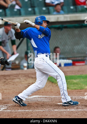 19. Juli 2011 - Fort Worth, Texas, USA - Fort Worth Katzen Outfielder Marcos Rodriguez (16) in Aktion während der amerikanischen Vereinigung der Independent Professional Baseball Spiel zwischen Gary Southshore Railcats und Fort Worth Katzen auf dem historischen LaGrave-Baseball-Feld in Fort Worth, Tx. Gary Southshore Niederlagen Fort Worth 7 bis 3. (Kredit-Bild: © Dan Wozniak/Southcreek Global/Z Stockfoto