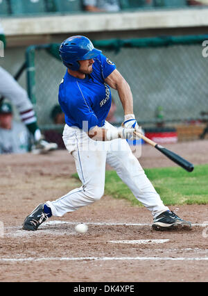 19. Juli 2011 - Fort Worth, Texas, USA - Fort Worth Katzen Catcher Kelley Gulledge (21) in Aktion während der amerikanischen Vereinigung der Independent Professional Baseball Spiel zwischen Gary Southshore Railcats und Fort Worth Katzen auf dem historischen LaGrave-Baseball-Feld in Fort Worth, Tx. Gary Southshore Niederlagen Fort Worth 7 bis 3. (Kredit-Bild: © Dan Wozniak/Southcreek Global/ZUMAP Stockfoto