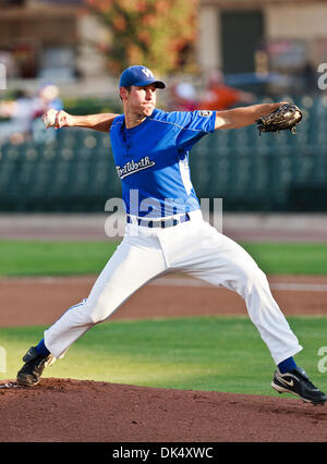 19. Juli 2011 - Fort Worth, Texas, USA - Fort Worth Katzen Krug Phillip Bartleski (35) in Aktion während der amerikanischen Vereinigung der Independent Professional Baseball Spiel zwischen Gary Southshore Railcats und Fort Worth Katzen auf dem historischen LaGrave-Baseball-Feld in Fort Worth, Tx. Gary Southshore Niederlagen Fort Worth 7 bis 3. (Kredit-Bild: © Dan Wozniak/Southcreek Global/ZUM Stockfoto