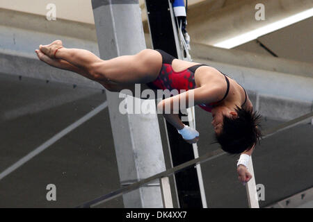 20. Juli 2011 - Shanghai, China - CHEN RUOLIN of China nimmt einen Tauchgang während der vorherigen Runde der Frauen 10-Meter-Plattform Konkurrenz bei den FINA-Weltmeisterschaften in Shanghai. (Kredit-Bild: © Jeremy Breningstall/ZUMAPRESS.com) Stockfoto