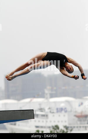 20. Juli 2011 nimmt - Shanghai, China - Alexandra Croak Australiens einen Tauchgang während der vorherigen Runde der Frauen 10-Meter-Plattform Konkurrenz bei den FINA-Weltmeisterschaften in Shanghai. (Kredit-Bild: © Jeremy Breningstall/ZUMAPRESS.com) Stockfoto