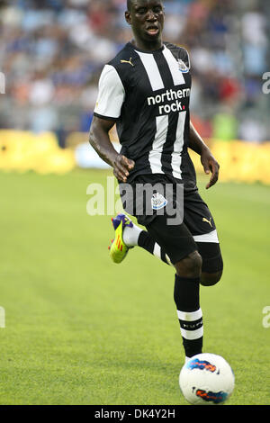 20. Juli 2011 - Kansas City, Kansas, dribbelt USA - Newcastle United Stürmer Demba Ba (19) den Ball. Zeichnen in ihrem ersten Spiel ihrer amerikanischen Tour im LIVESTRONG Sporting Park in Kansas City, Kansas, Newcastle United und Sporting KC zu einem 0: 0 gespielt. (Kredit-Bild: © Tyson Hofsommer/Southcreek Global/ZUMAPRESS.com) Stockfoto