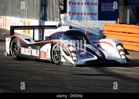 16. April 2011 - Long Beach, Kalifornien, Vereinigte Staaten von Amerika - The #6 Muscle Milk Auto kommt wiederum 9, Klaus Graf und Lucas Luhr angetrieben.  Sie würde fortfahren, um 1. Platz in der Kategorie P1 und 1. insgesamt zu beenden.  Während die American Le Mans Series Rennen durch die Straßen von Long Beach, Kalifornien (Credit-Bild: © Tony Leon/Southcreek Global/ZUMAPRESS.com) Stockfoto