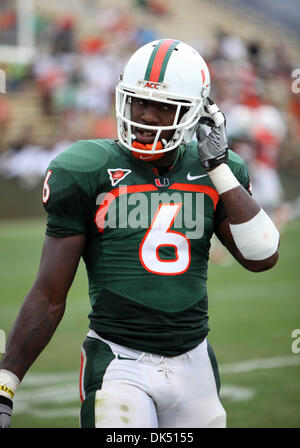 16. April 2011 - Fort Lauderdale, Florida, USA - Lamar Miller (6) der Miami Hurricanes in den Frühling-Football-Spiel im Lockhart Stadium in Fort Lauderdale, Florida. (Kredit-Bild: © Luis Blanco/Southcreek Global/ZUMApress.com) Stockfoto