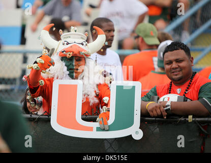 16. April 2011 - Fort Lauderdale, Florida, USA - Miami Hurricanes Fans während der Frühling-Football-Spiel im Lockhart Stadium in Fort Lauderdale, Florida. (Kredit-Bild: © Luis Blanco/Southcreek Global/ZUMApress.com) Stockfoto