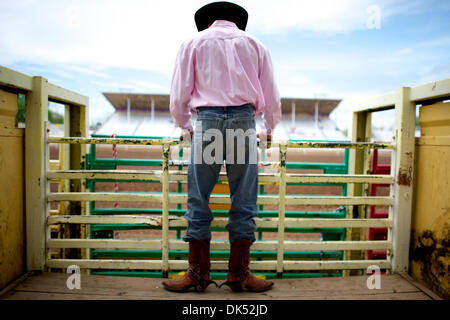 17. April 2011 - Red Bluff, Kalifornien, USA - Justin Miller von Billings, MT bereitet, fahren an der 2011 Red Bluff Round-Up an der Tehama Stadtteil Fairgrounds in Red Bluff, CA. (Credit-Bild: © Matt Cohen/Southcreek Global/ZUMAPRESS.com) Stockfoto