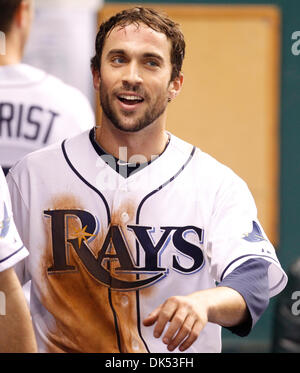 18. April 2011 - St. Petersburg, FL, USA - JAMES BORCHUCK |   Times.SP 335896 BORC rays (18.04.11) (St. Petersburg, FL) Sam Fuld bekam vier Treffern während der Strahlen-Spiel gegen die Chicago White Sox im Tropicana Field Montag, 18. April 2011.    [JAMES BORCHUCK Mal] (Kredit-Bild: © St. Petersburg Times/ZUMAPRESS.com) Stockfoto